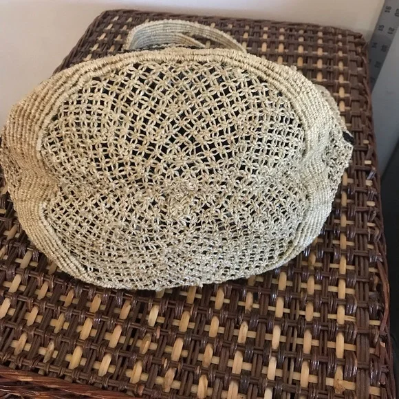 Handwoven raffia bucket bag NWOT - Picture 4 of 6